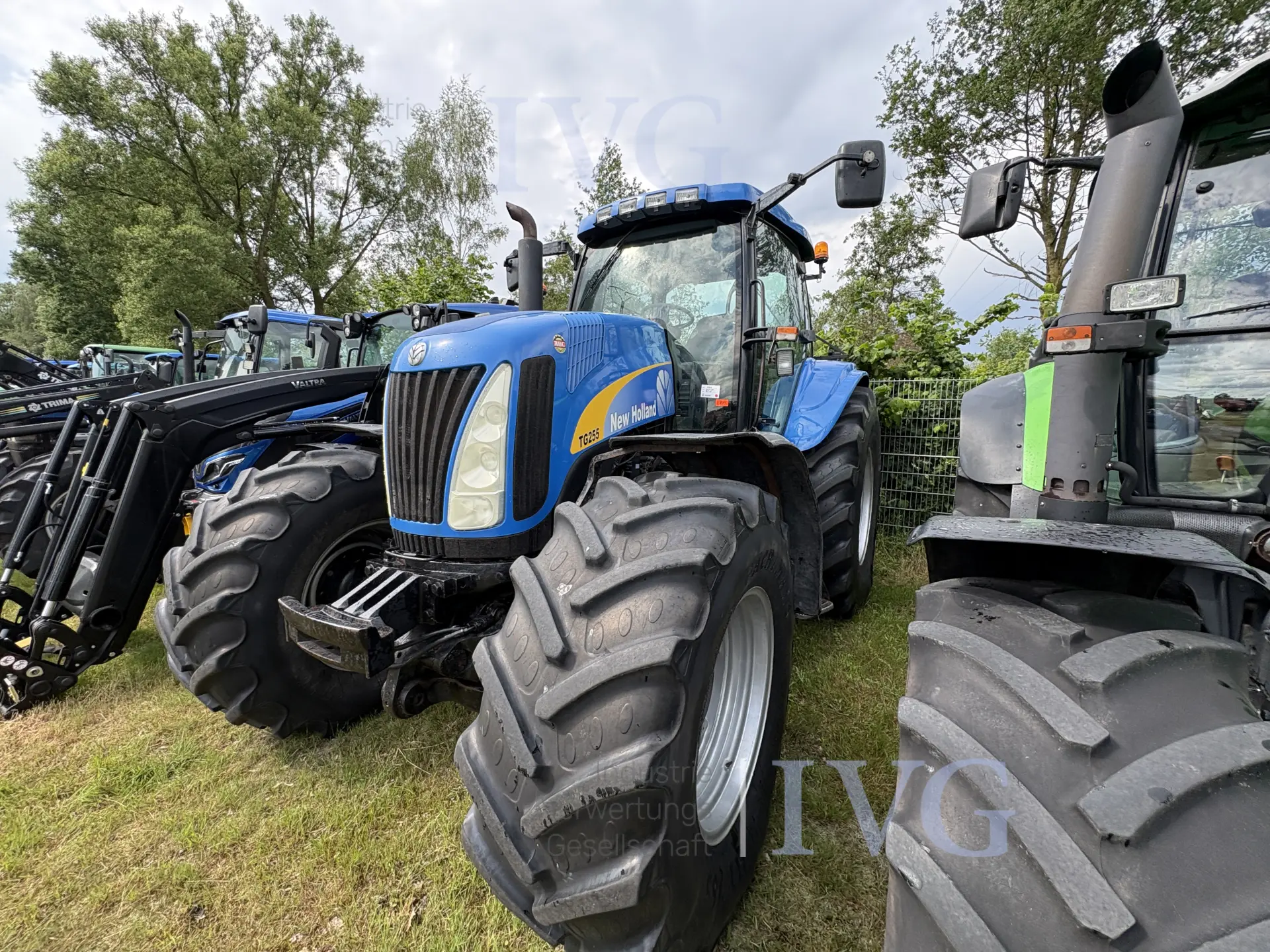 Ackerschlepper NEW HOLLAND TG 255